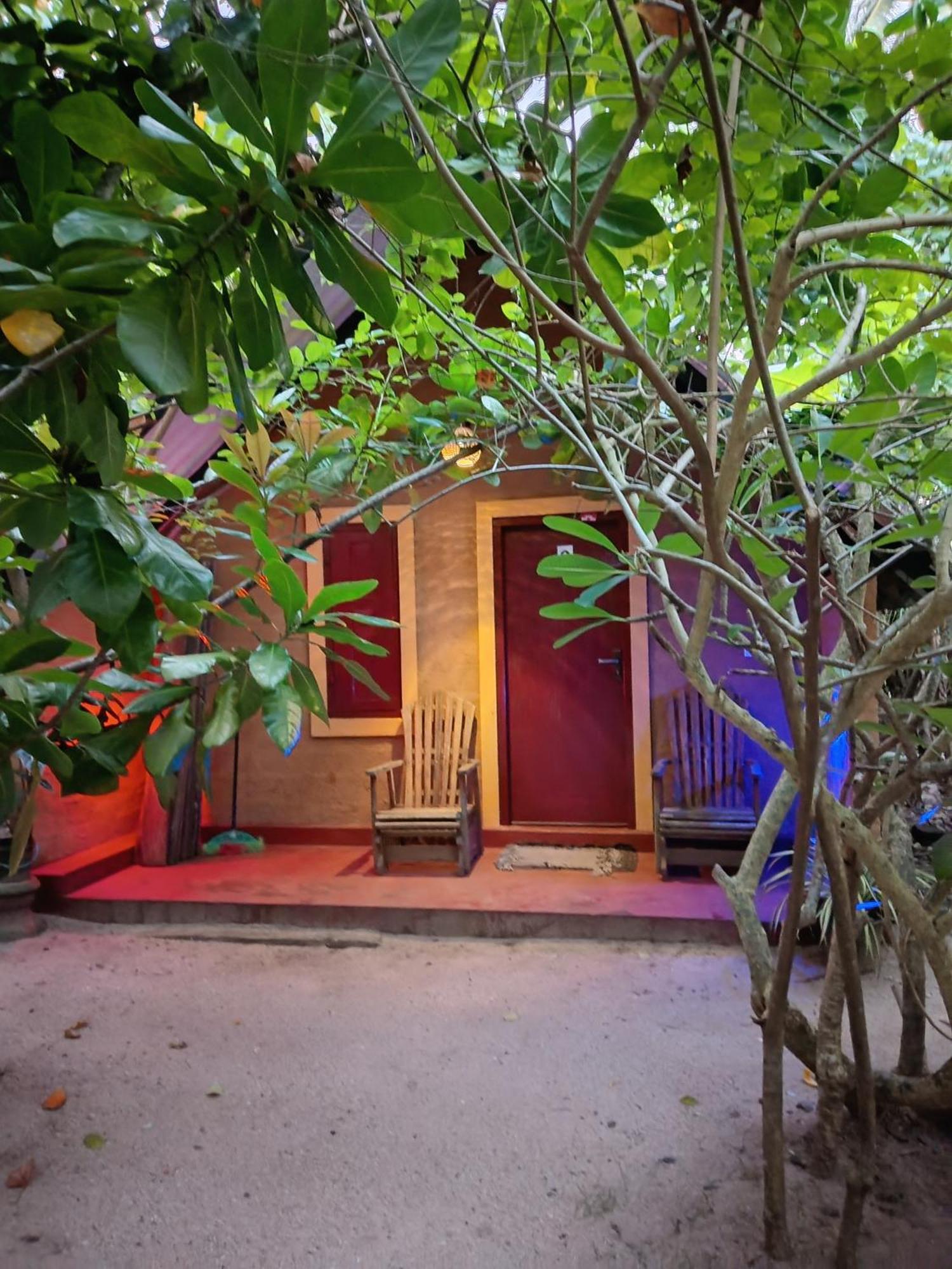 By The C' Cabanas Hikkaduwa Ngoại thất bức ảnh