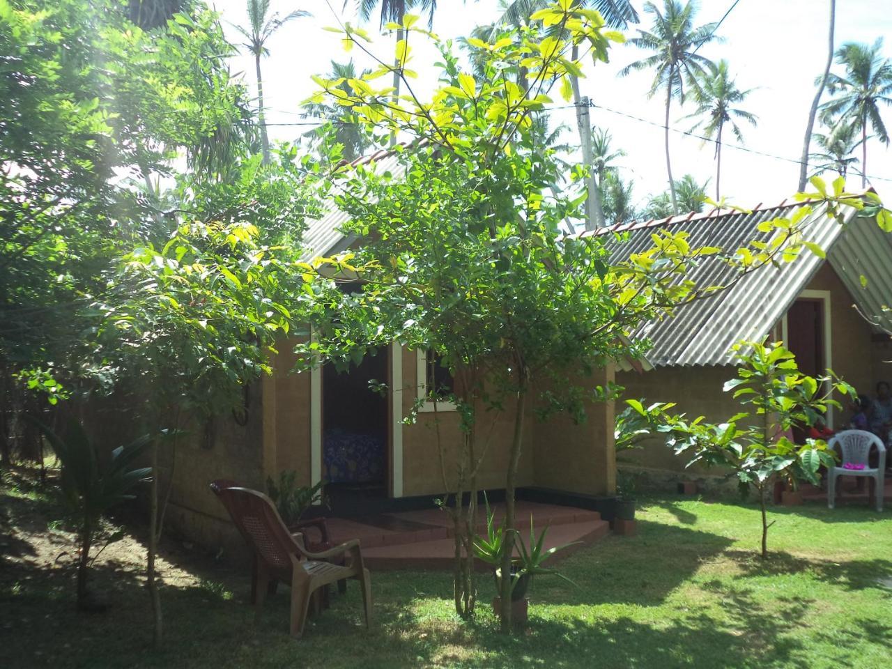 By The C' Cabanas Hikkaduwa Ngoại thất bức ảnh